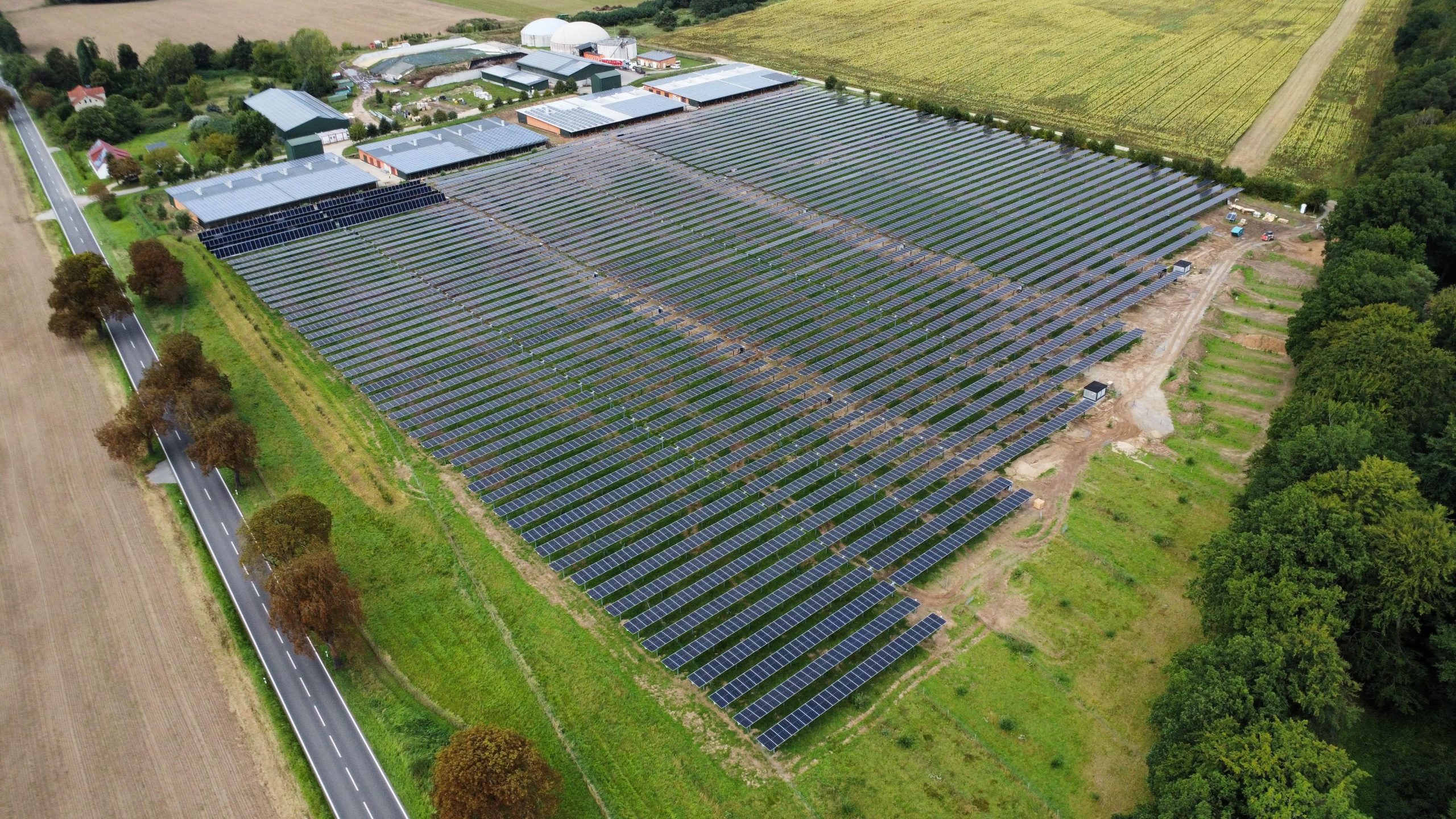haehnlein im Deutsche Bahn Bordbistro | Copyright: Deutsche Bahn AG / Wolfgang Klee