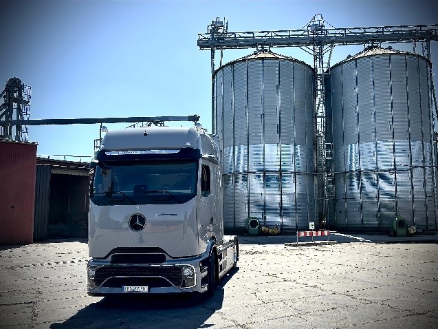haehnlein im Deutsche Bahn Bordbistro | Copyright: Deutsche Bahn AG / Wolfgang Klee