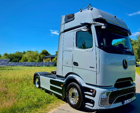 haehnlein im Deutsche Bahn Bordbistro | Copyright: Deutsche Bahn AG / Wolfgang Klee